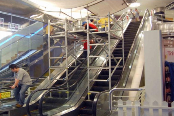 1628942873770325.jpg 室内楼梯搭脚手架.jpg